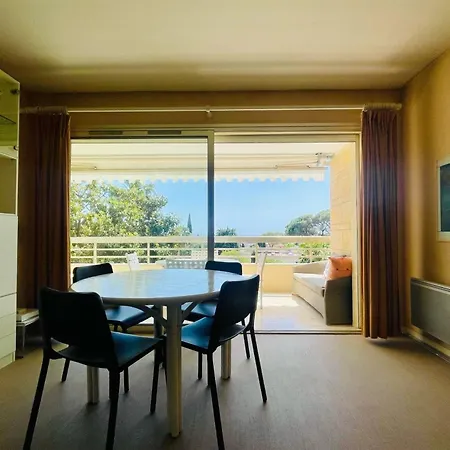 Cozy Flat With Terrace And Swimming Pool In 公寓