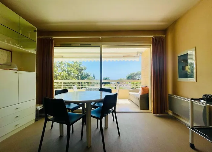 Cozy Flat With Terrace And Swimming Pool In Apartmán