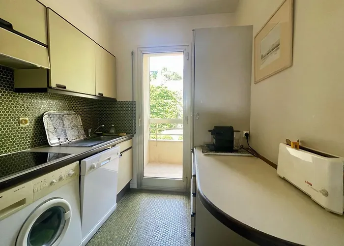 Cozy Flat With Terrace And Swimming Pool In Apartmán Cannes