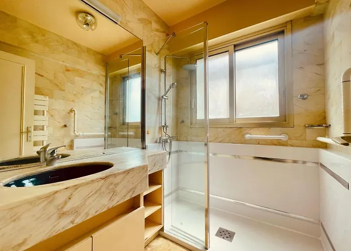 Apartmán Cozy Flat With Terrace And Swimming Pool In Cannes